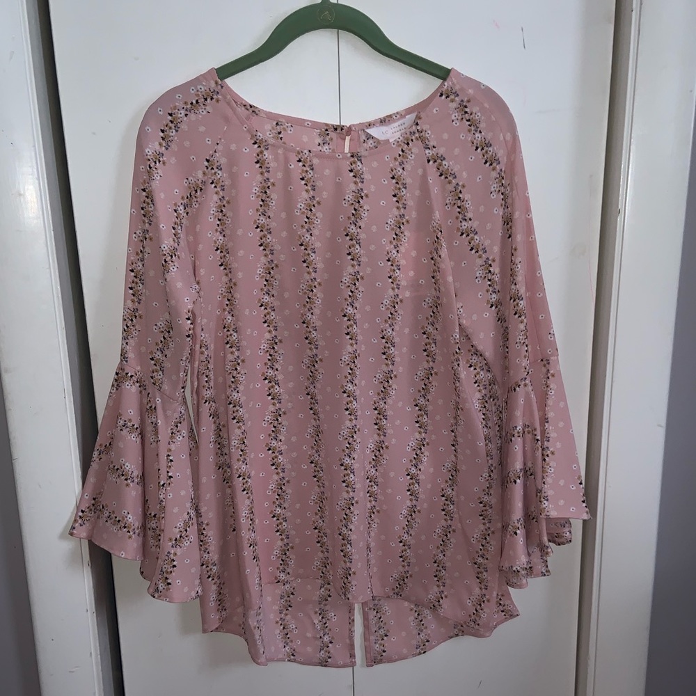 🌸Lauren Conrad flutter sleeve blouse🌸